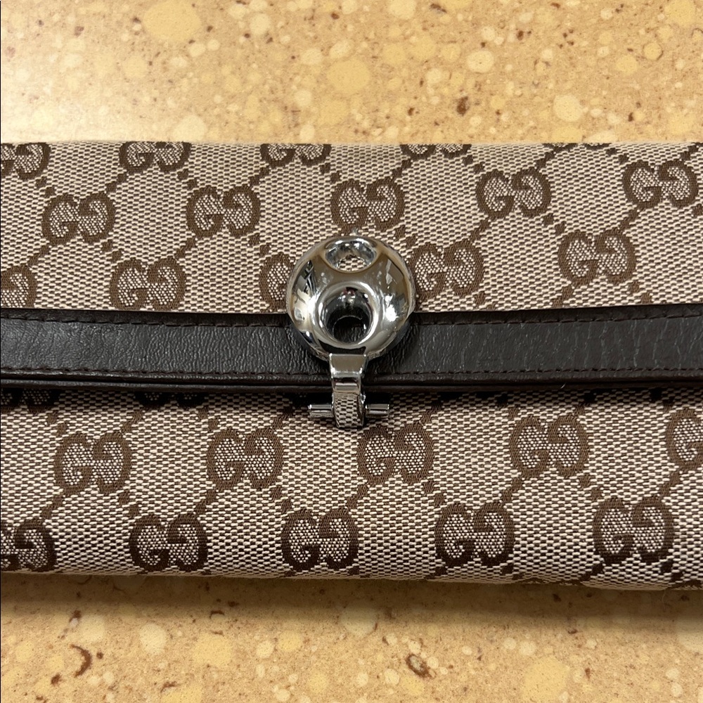 Gucci White and Black Controllato Card